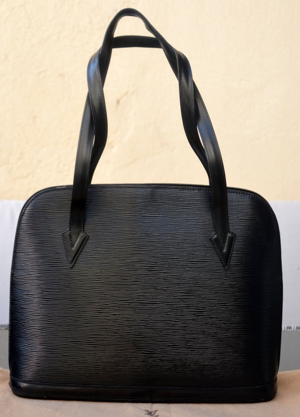 Louis Vuitton Taschen für Damen: Louis Vuitton Lussac Tasche / sac – Gebraucht aus Collonges von Auganien 1