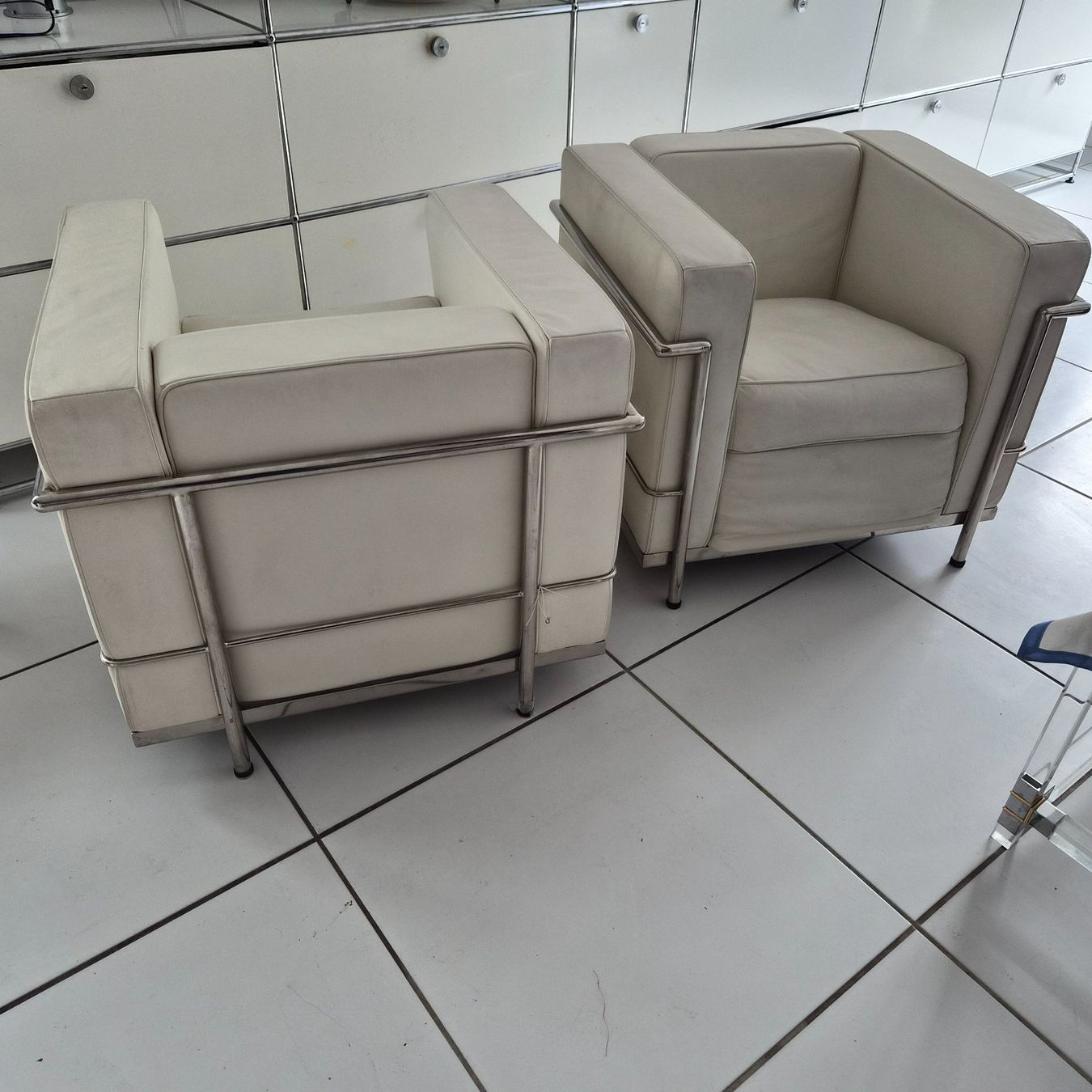 Cassina Poltrone: 2 Cassini LC2 Sessel Kopie weiss – Usato da meisterschwanden venduto da ursm03