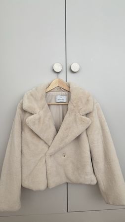 Stradivarius Faux Fur Jacket Beige Size XS good condition