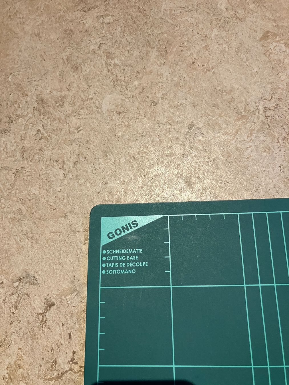 Gonis Kit bricolage: Schneidematte von GONIS, Top Zustand – Usato da Ernetschwil venduto da Airboom 1
