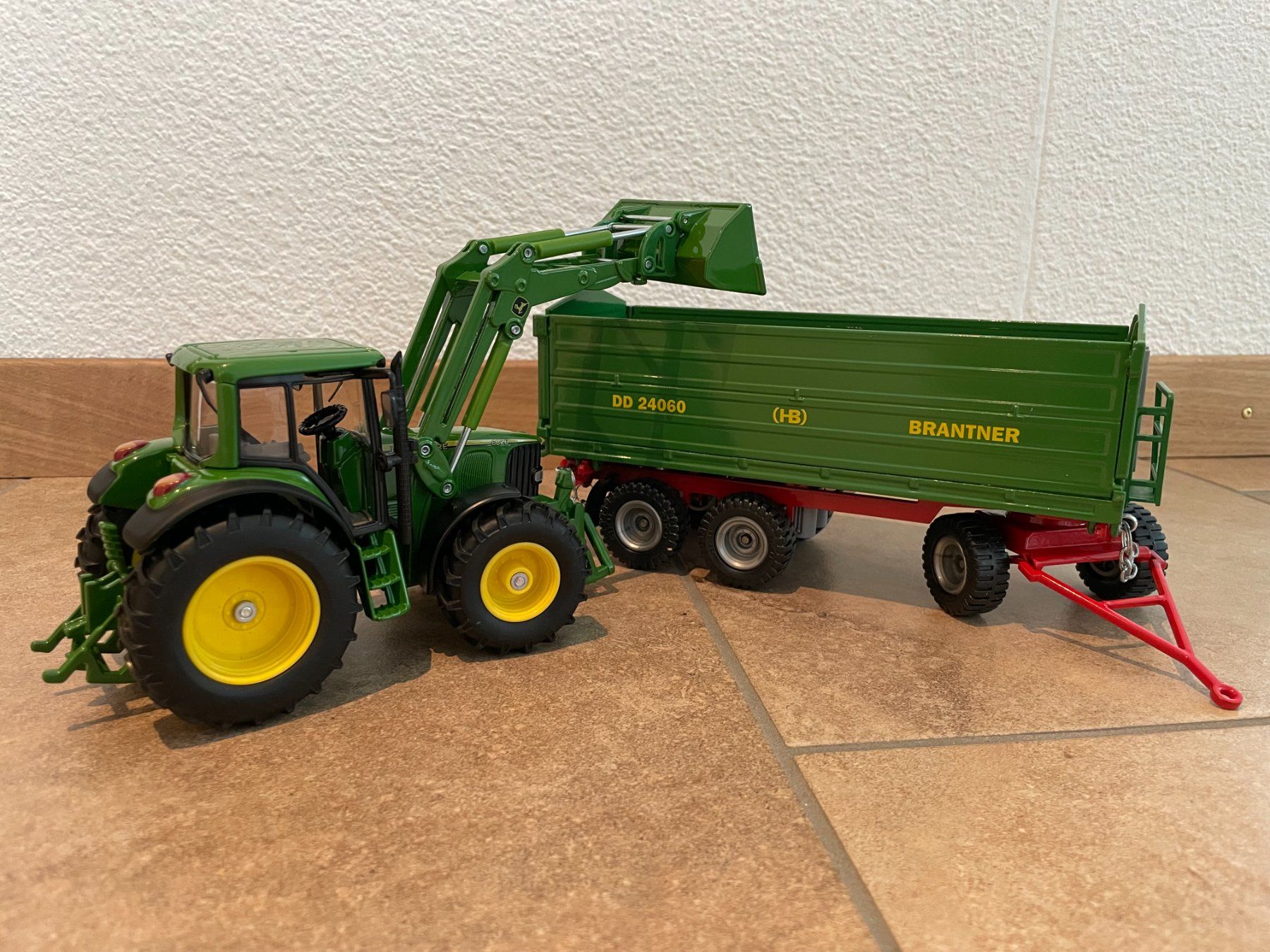 John Deere Trattori: SIKU John Deere mit Brantner DD 24060 – Nuovo e nell'imballaggio originale da Kreuzlingen venduto da Stefan1150 2