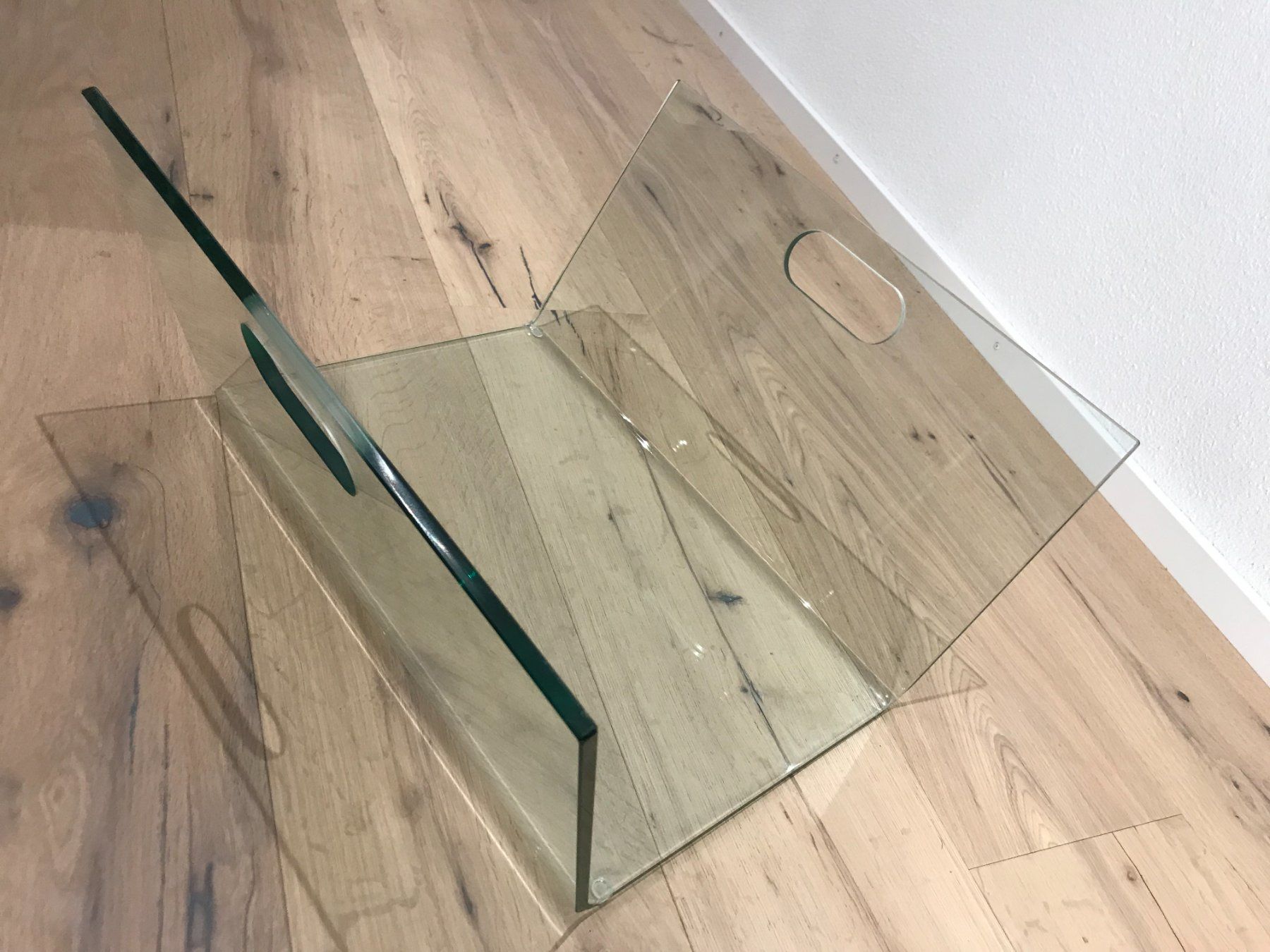 Altro per la casa: Zeitungsständer aus gebogenem Glas Newsweek – Usato da Gersau venduto da pd-design-and-art 1