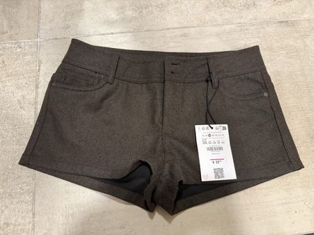 New with tag!! Bershka Brown Wool Shorts Size 36