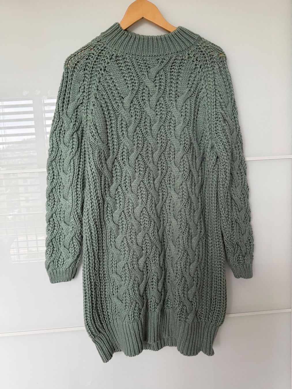 Vestiti: GESTRICKTES ZOPFPULLOVER-KLEID – Nuovo (secondo la descrizione) da Liestal venduto da sla.kova