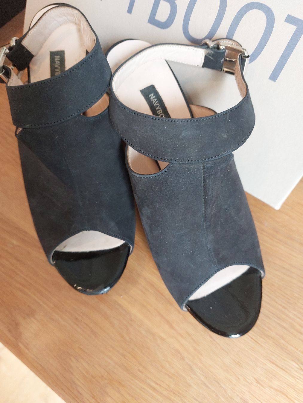 Navyboot Scarpe da donna: Schuhe/Sandalen Navyboot Gr. 38 – Usato da Hausen AG venduto da Emirfinn 2