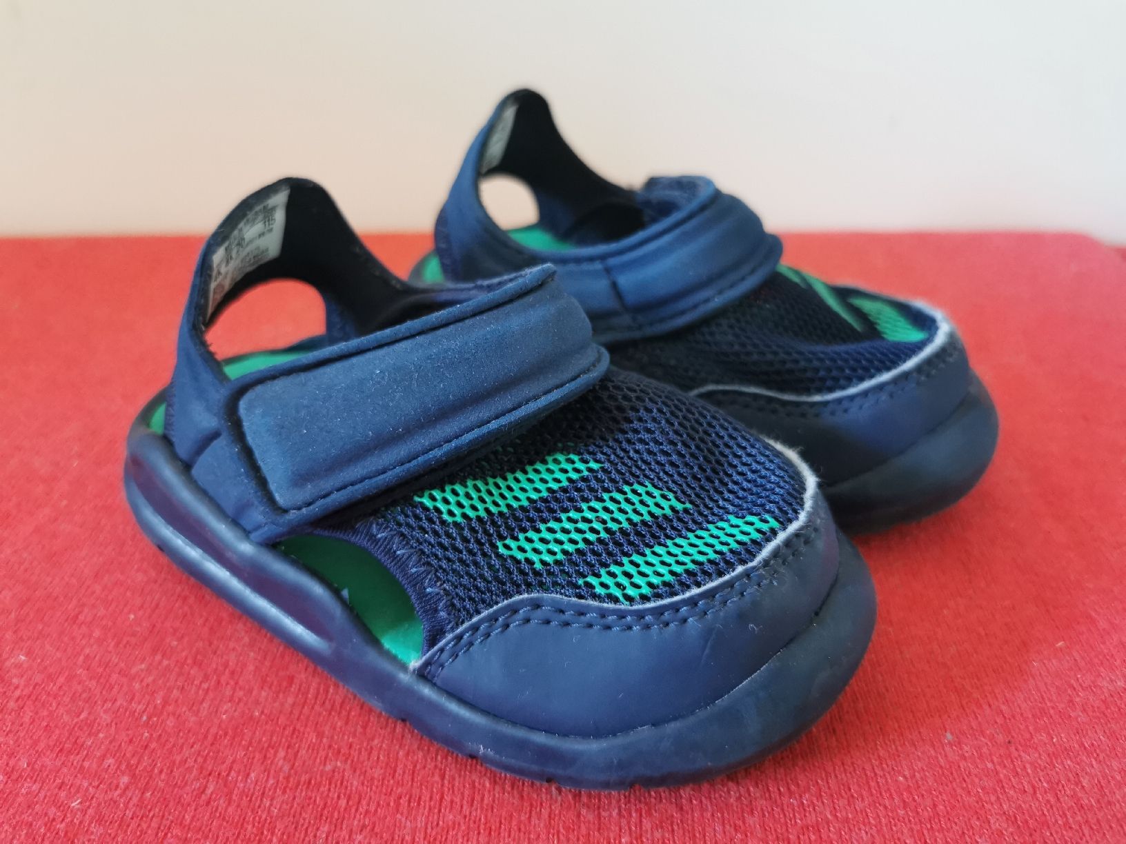 Adidas Chaussures garçon: Adidas Kinder Schuhe Gr 20 – D'occasion à Schlieren par vlalif
