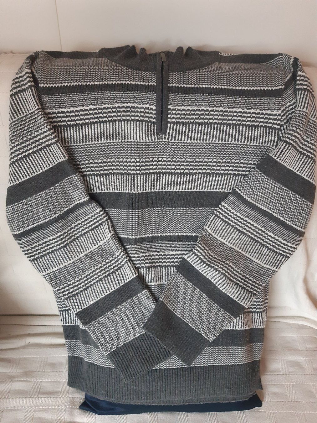 Pulls & Sweat-shirts: 3 Pulli's grau,beige und grün – D'occasion à Detligen par fre_j5jy 1