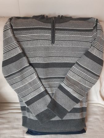 2 Pulli's grau und grün