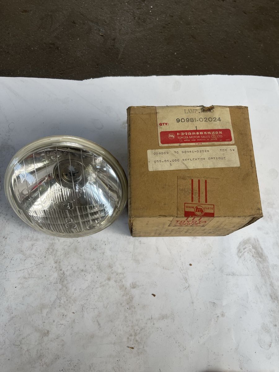 Toyota Alle Autoersatzteile: Oldtimer Toyota Lampe – Gebraucht aus Altbüron von Garage-Bulak