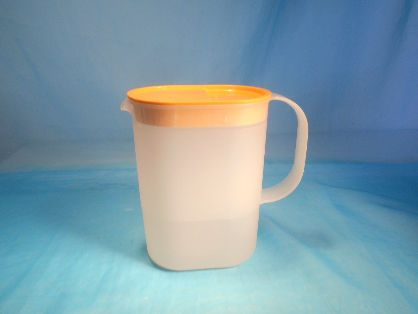 Tupperware Recipients et similaires: Tupperware Kanne, verschliessbar – D'occasion à Bellach par JingleCherry