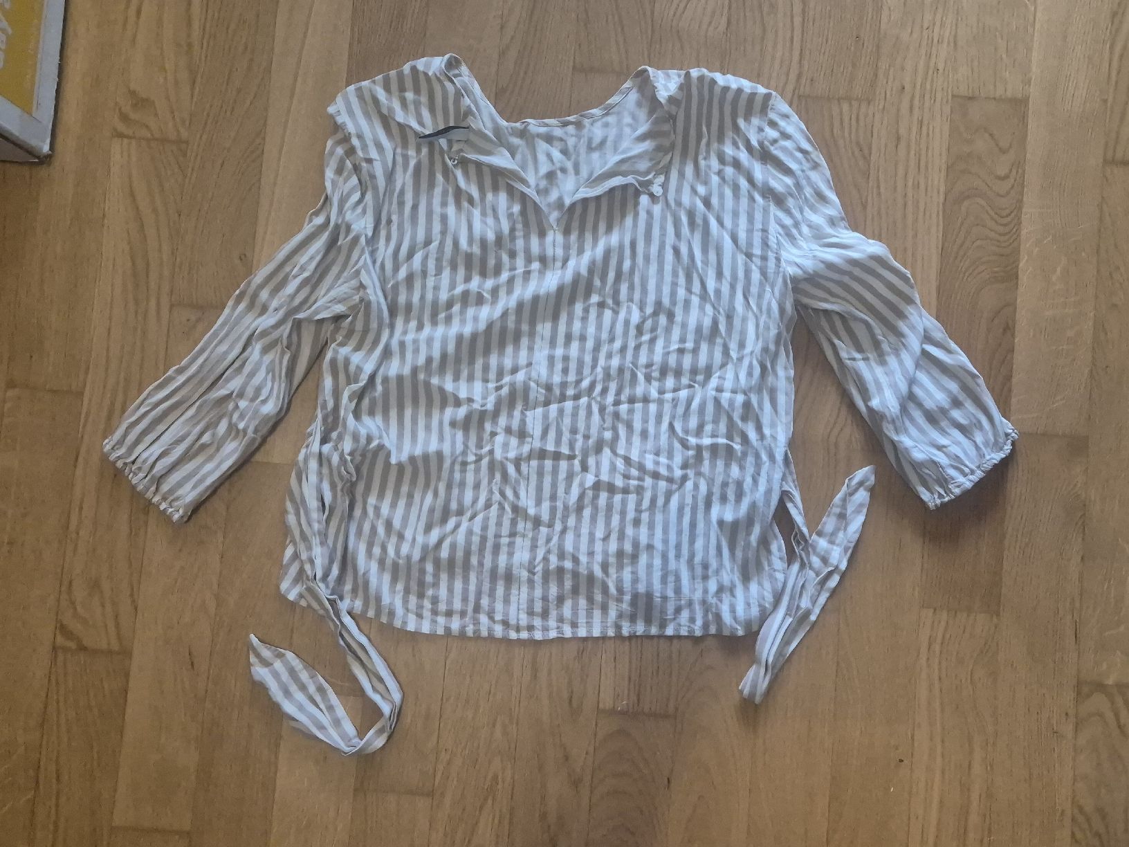 Stradivarius Camicette: Stradivarius Striped Linen Blause – Usato da Basel venduto da and_zvv7 1