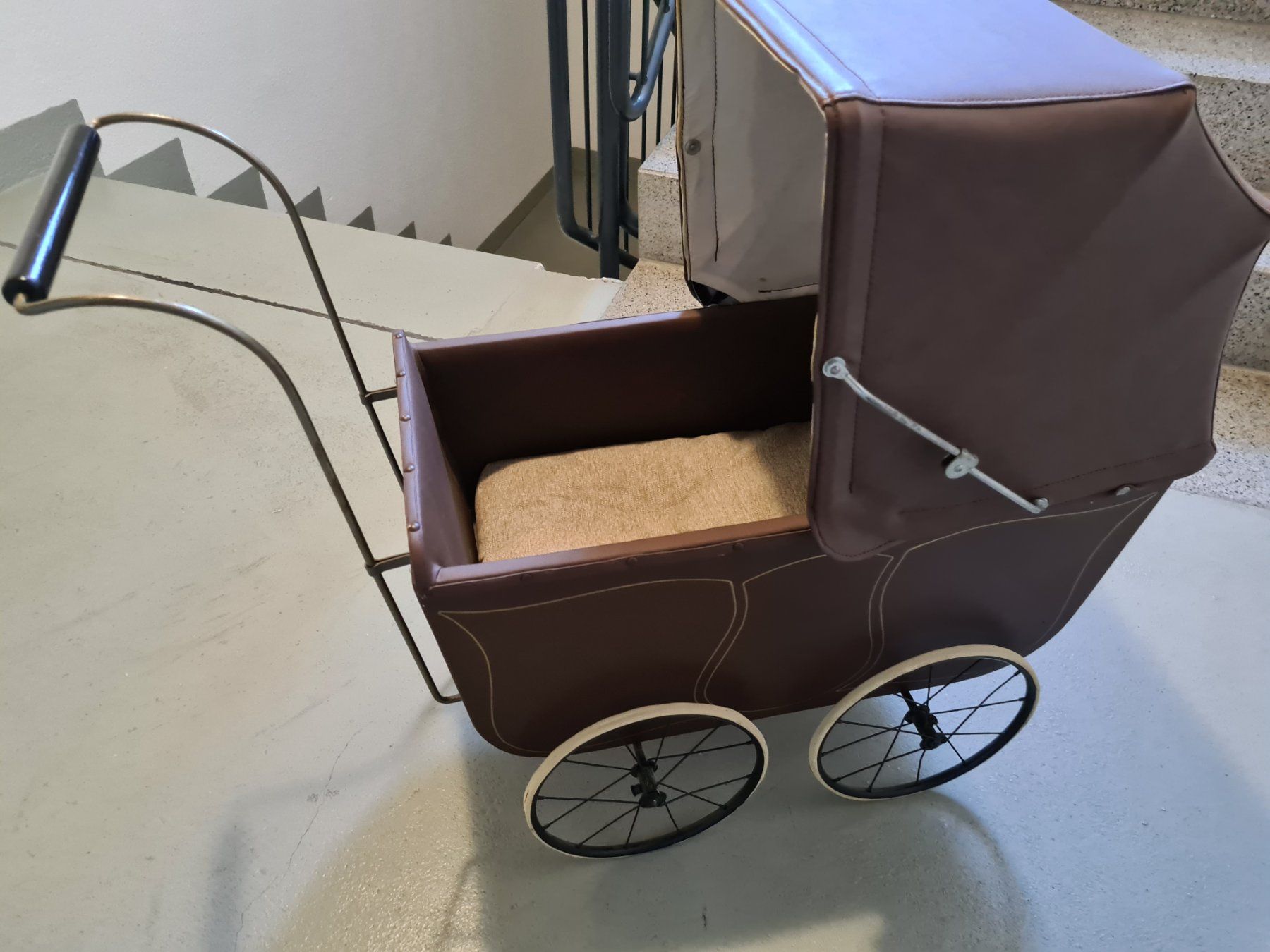 Puppenwagen: Puppenwagen Wisa Gloria mit Speichenräder – Gebraucht aus Neukirch (Egnach) von Bonita6 2