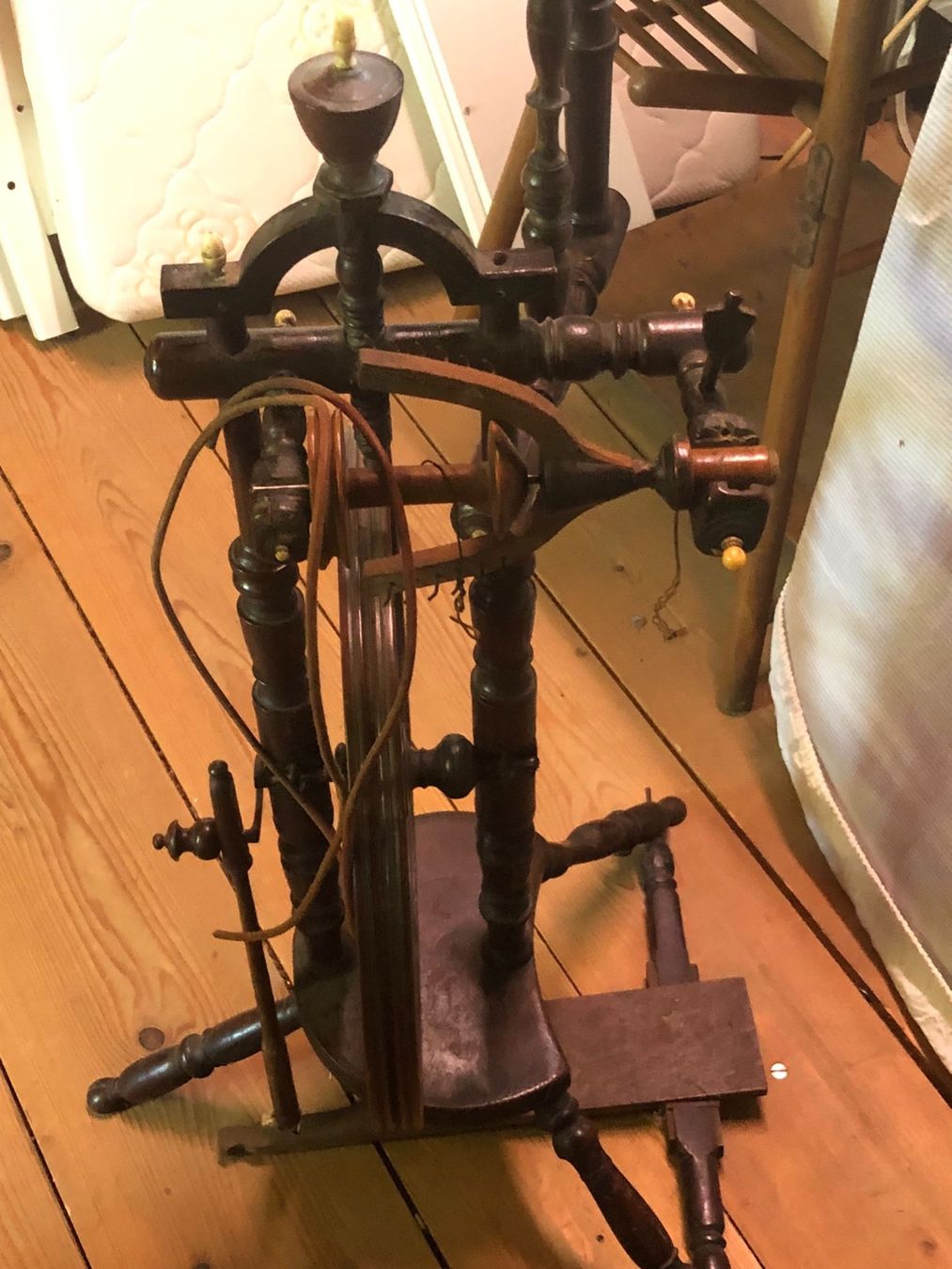 Ruote per filare: Antikes Spinnrad – Usato da Röschenz venduto da Tashroal 2