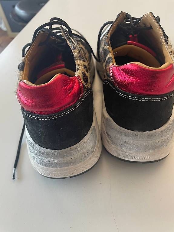 Scarpe da donna: Turnschuh Damen – Usato da Oberrieden venduto da Moraira14 4