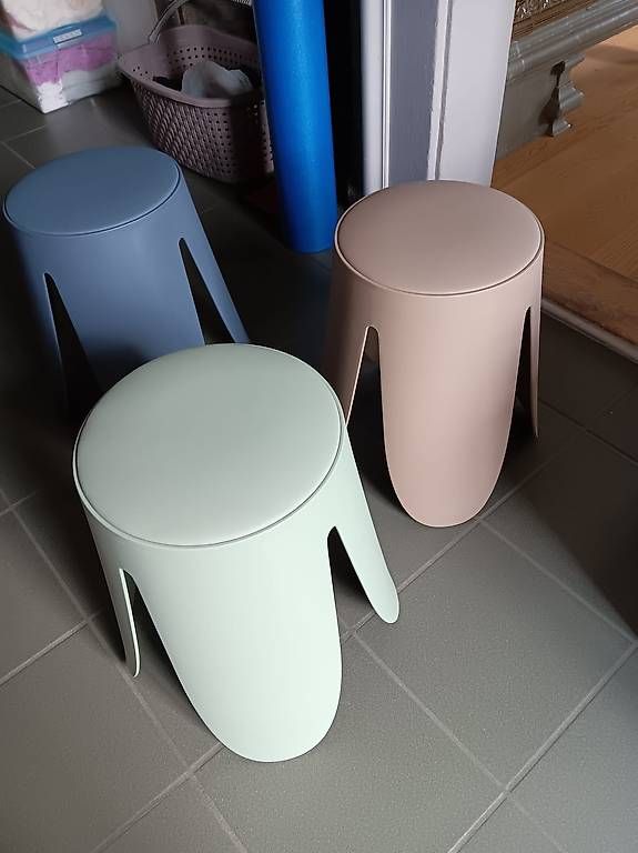 Sgabelli: 3 Hocker stapelbar in schönen Farben – Usato da Trachselwald venduto da the_nr9h