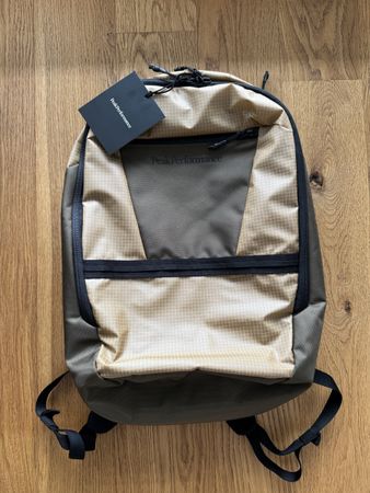 🎒Peak Performance Backpack – New with Tags