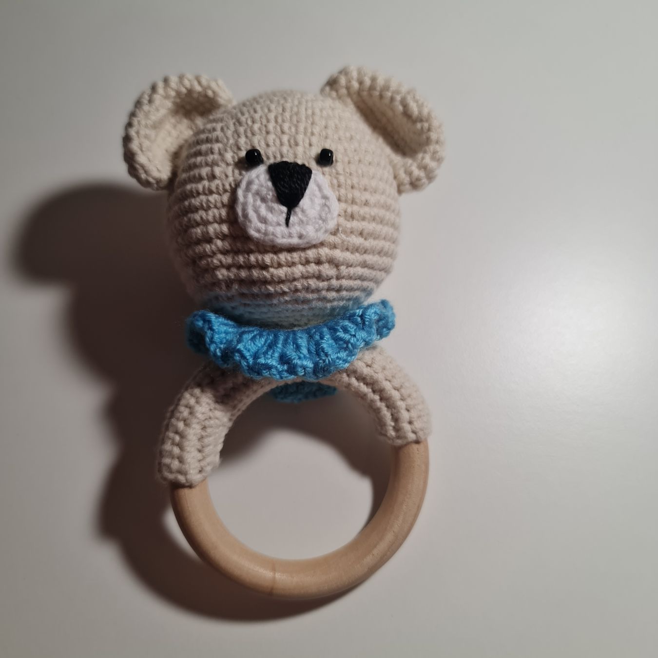 Spielzeuge: Handgemachte Babyrassel "Bär" – Neu und originalverpackt aus Grafstal von sel_yil