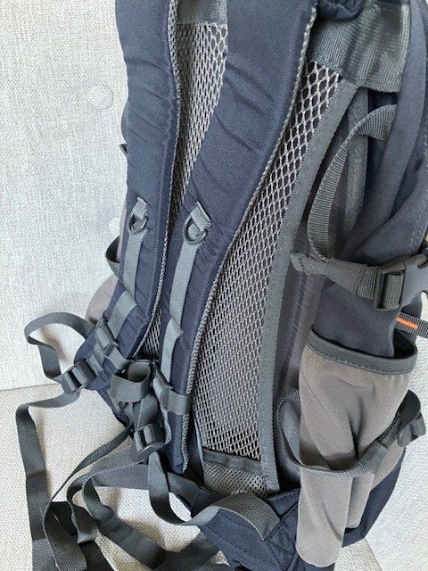 Zaini: Neuer Wander-Rucksack 30 l – Nuovo (secondo la descrizione) da Solothurn venduto da Zsusanna 2