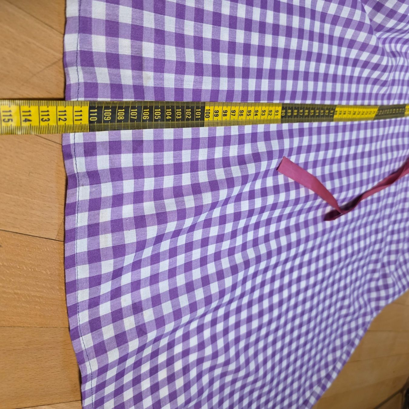Costumi: Dirndl Gr. 38/40 lila-pink Konfetti Modelle – Usato da Wald ZH venduto da CapLux 1