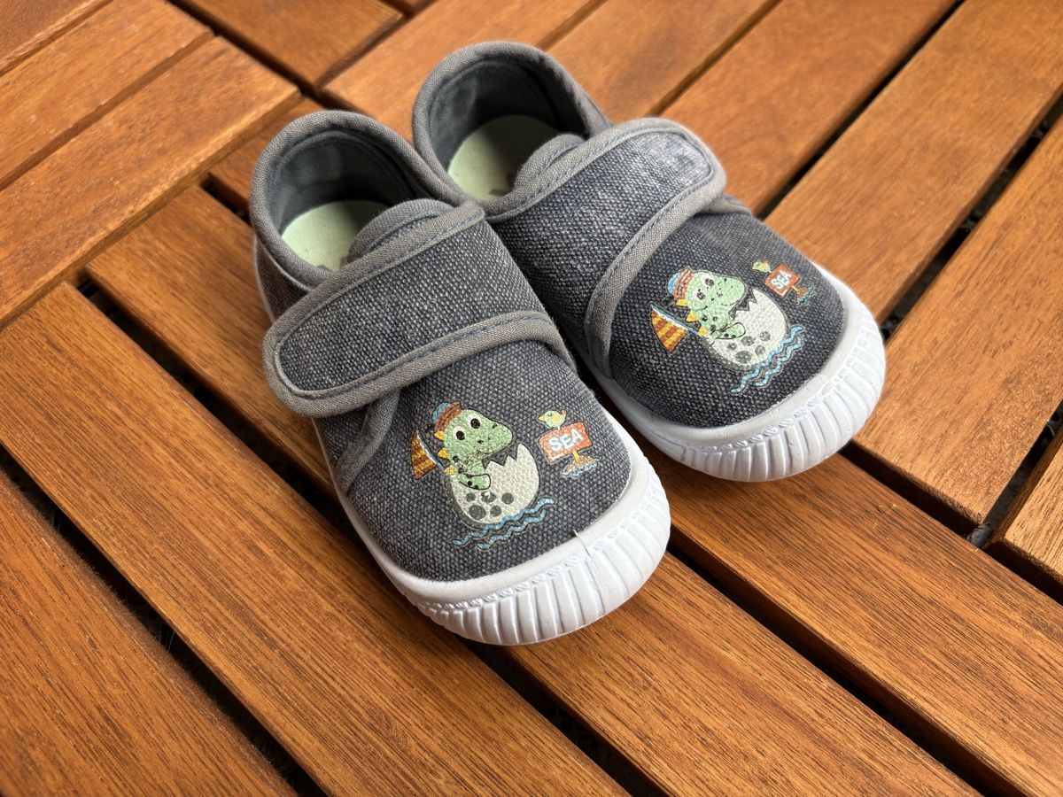 Chaussures garçon: Hausschuhe Vty Gr. 21-22 – D'occasion à Oberhofen am Thunersee par ver_n9w9 1