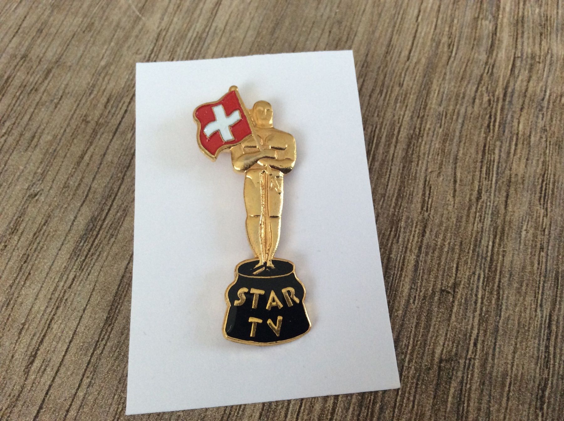 Placchette & Badge: 1 Pin - Star TV – Usato da Triesen / Liechtenstein venduto da Edgardo55