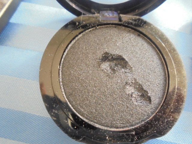 Make-up: 3 x Lidschatten Grau/Silber mit Glimmer – Usato da Hinwil venduto da Glasperlen 1