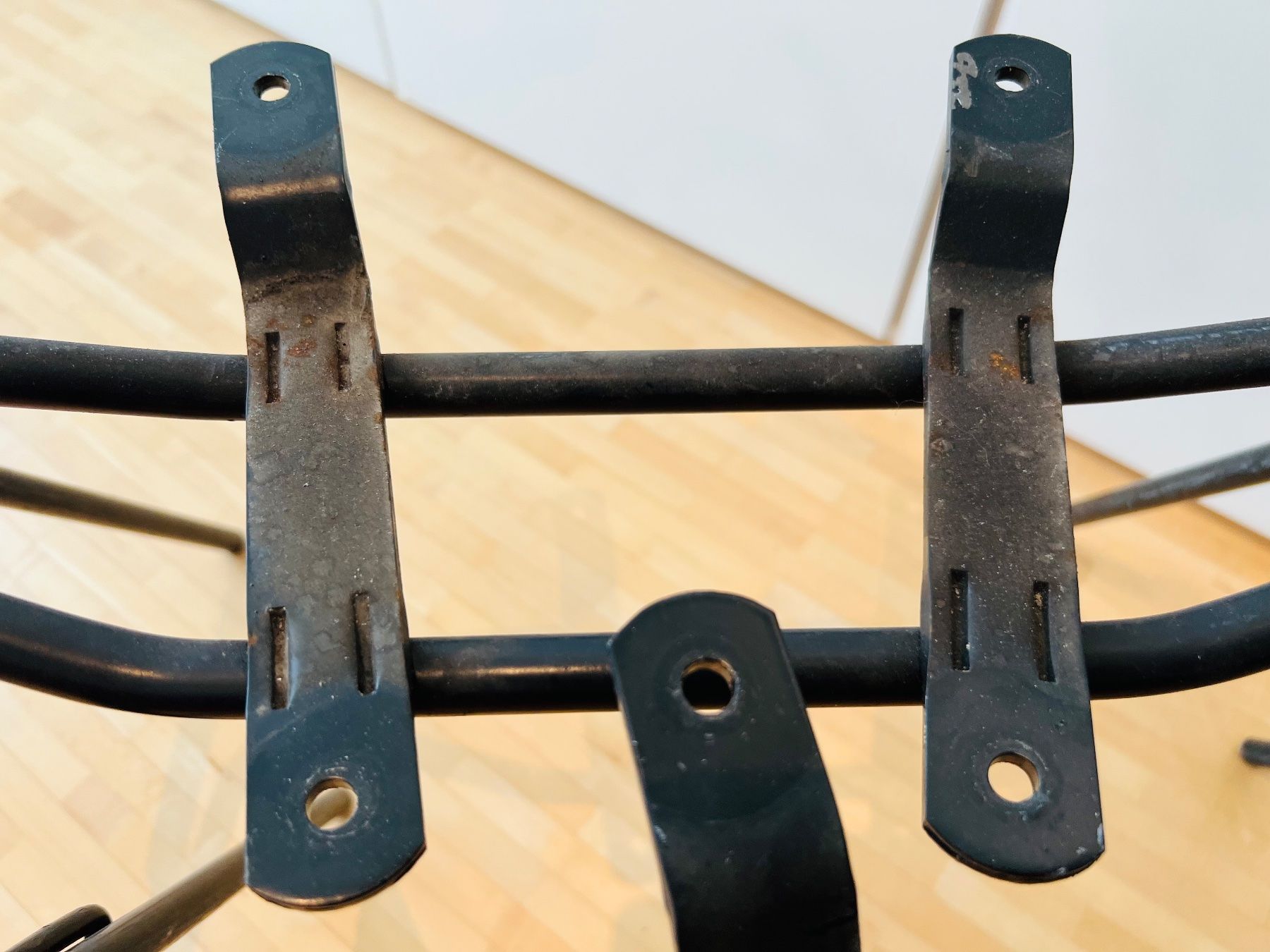 Eames Sedie: 2 Herman Miller Eames Vitra Stacking Base - Original – Usato da Egg b. Zürich venduto da MEGA-SALE 4