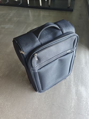 Handgepäck Rollkoffer viele Taschen sehr praktisch 