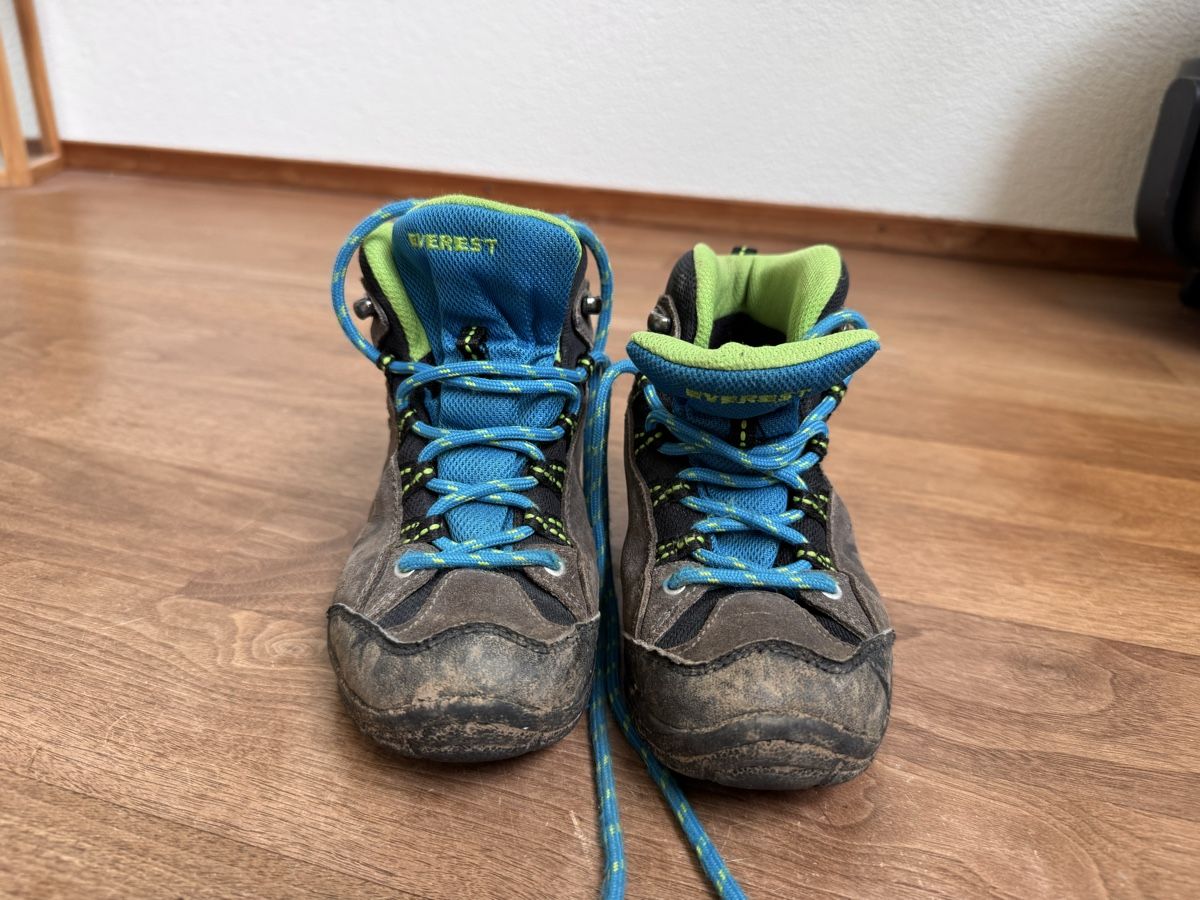 Scarpe per ragazzi: Kinder-Wanderschuhe Grösse 32 – Usato da Luzern venduto da simona80