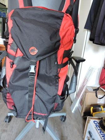 Mammut Wanderrucksack mit Schutzhülle