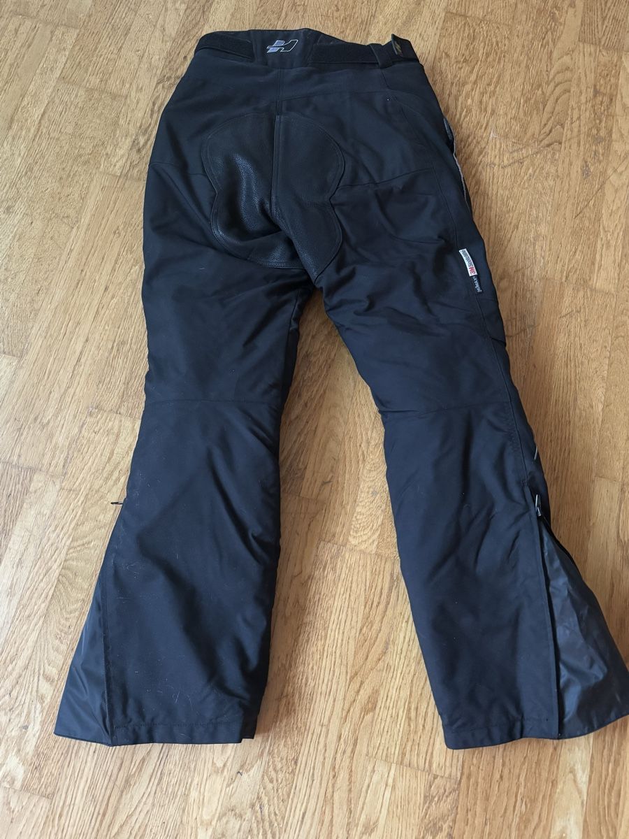 Pantalons: Töffhose Grösse 36 – D'occasion à Kehrsatz par crazy2012 1