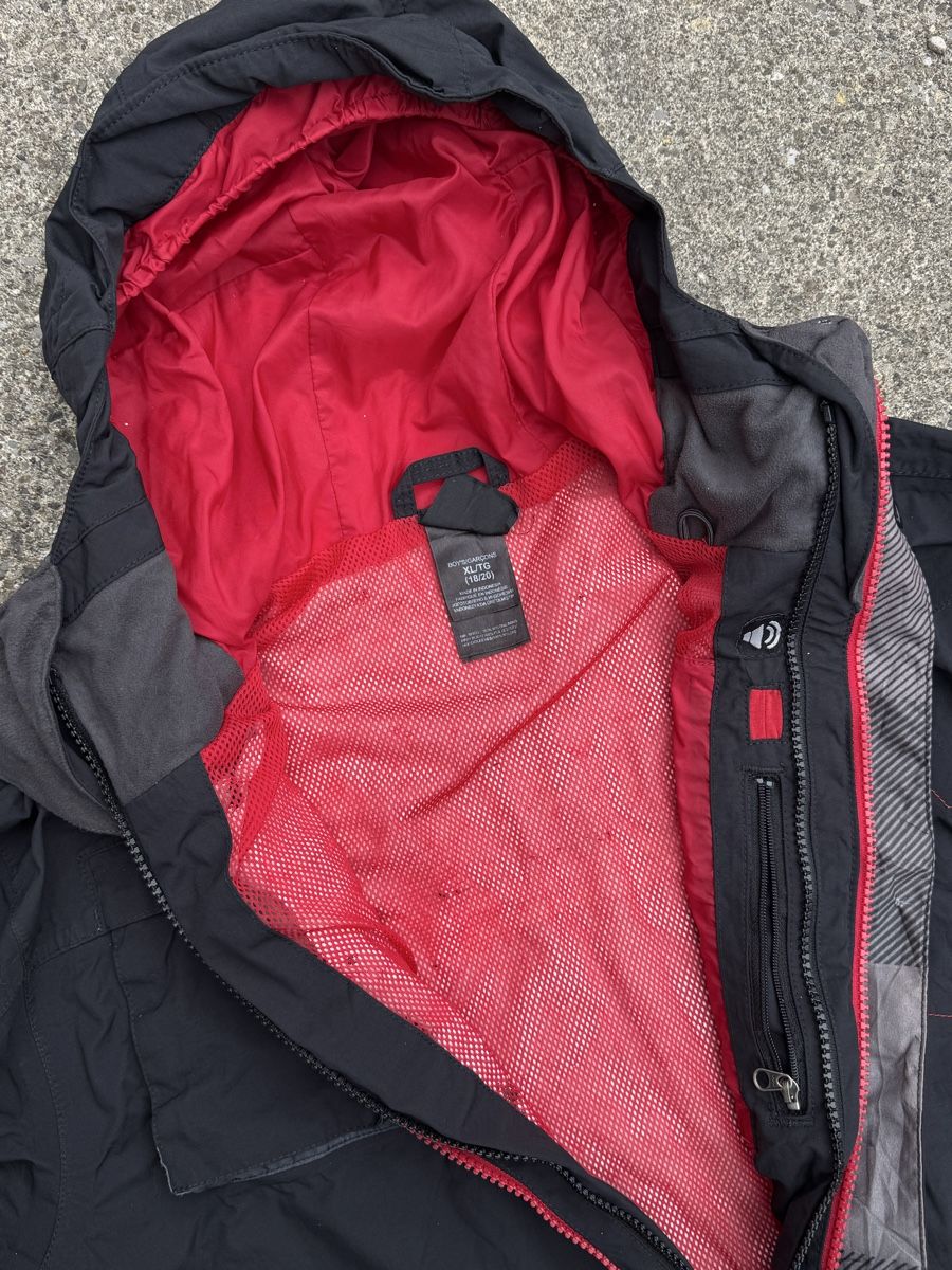 North Face Giacche: The North Face Gorpcore HyVent Jacket Black Red XL – Usato da Effretikon venduto da syrrrrre 5