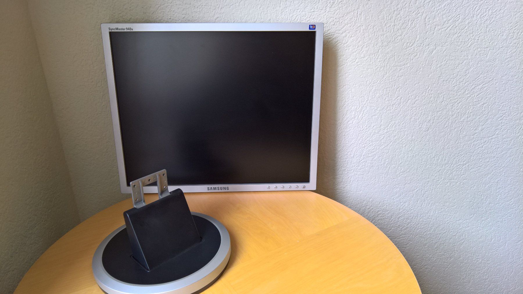 Samsung Monitor: Samsung Monitore Synchmaster – Usato da Bern venduto da tamczu 4