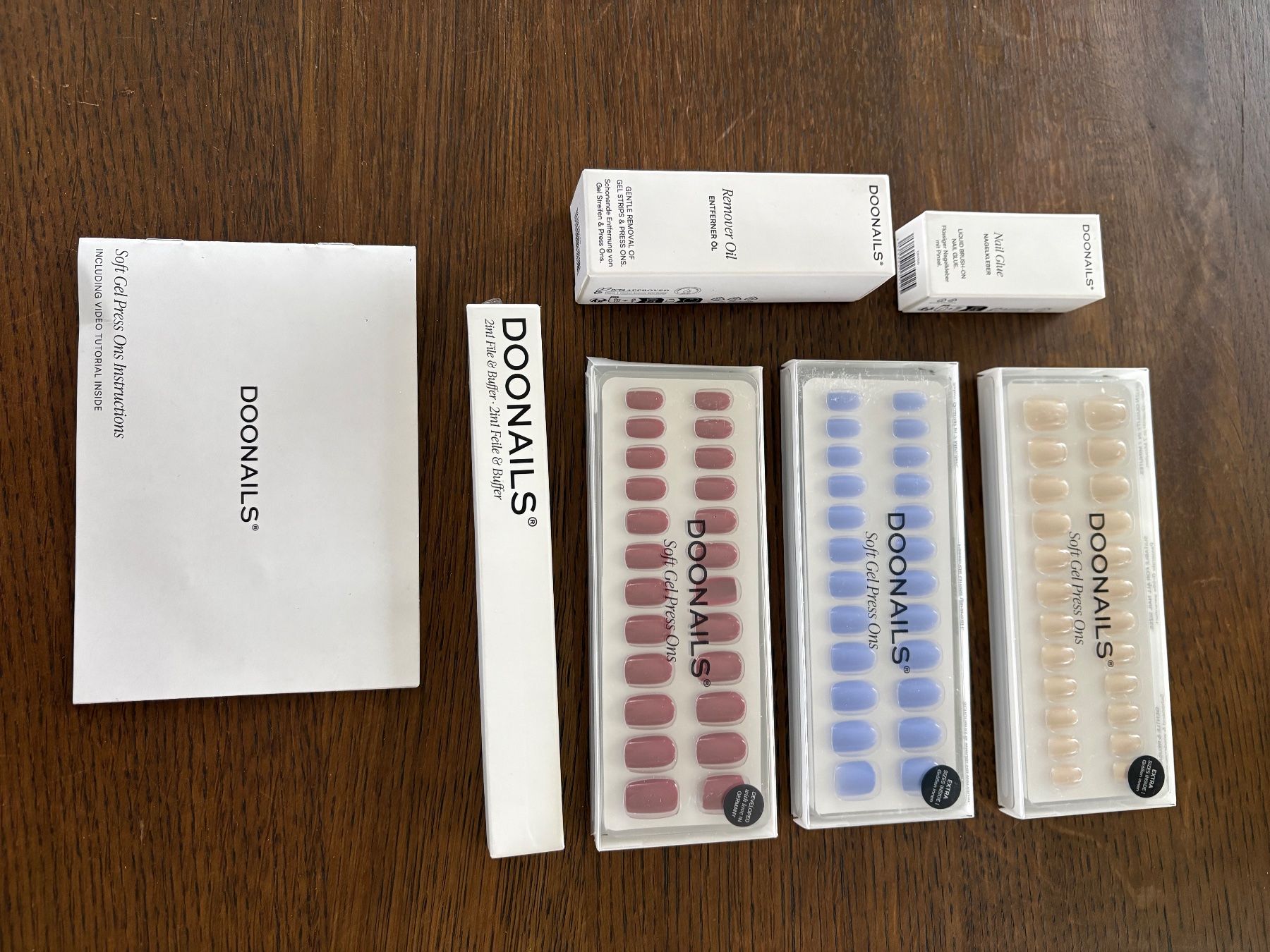 Unghie finte: Vollständiges schönes Set DOONAILS Soft Gel Press Ons – Usato da Luzern venduto da sundu73