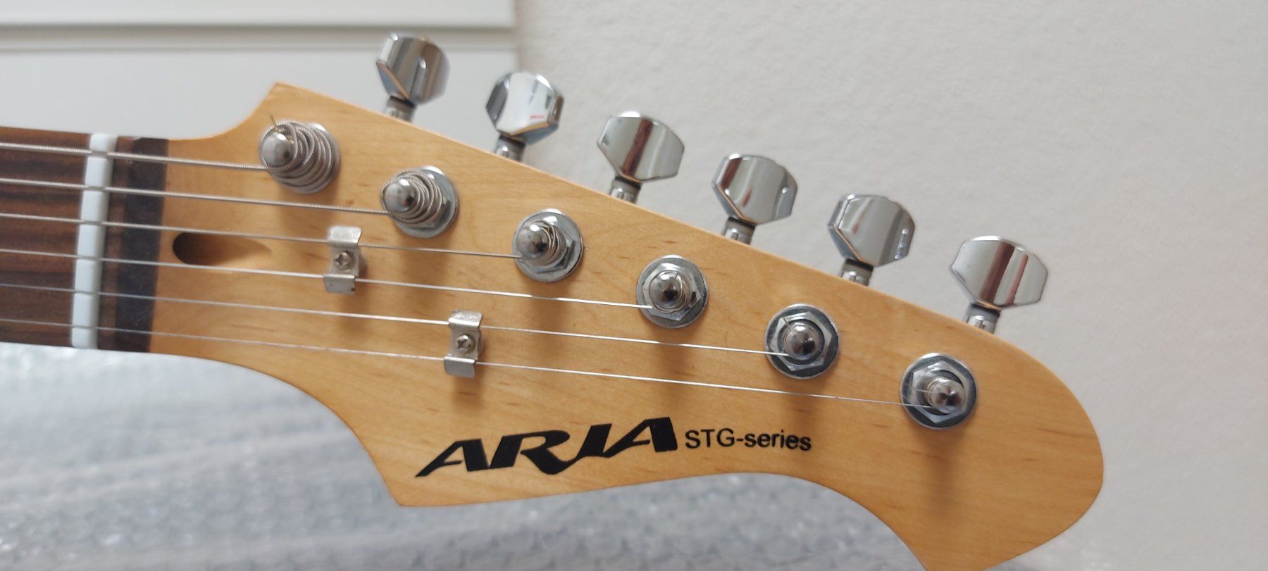 Aria Strumenti musicali: Aria STG Series black neuwertig – Nuovo (secondo la descrizione) da Glattbrugg venduto da Swissmusik 1