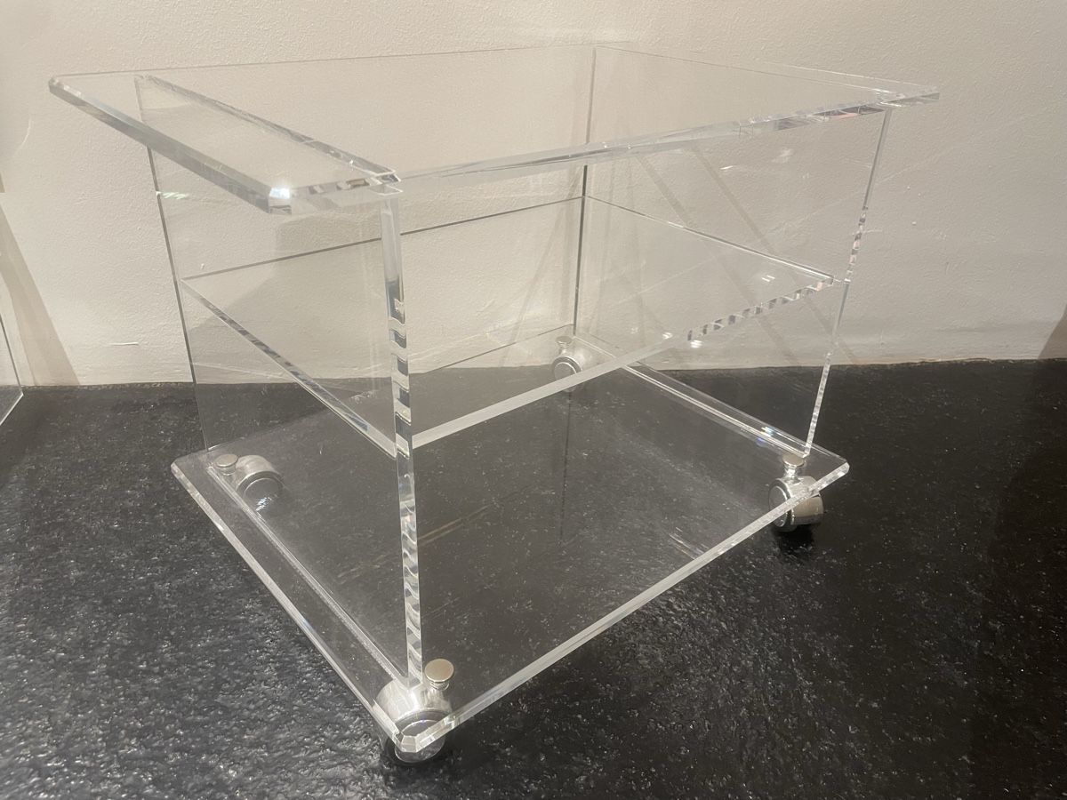 Meubles TV: Plexiglas Möbel auf Rollen  – D'occasion à Windisch par rascale