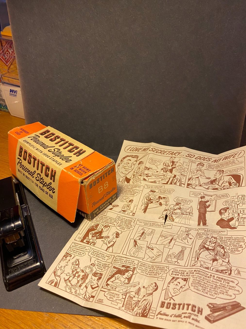 Bostitch Tutti gli attrezzi: Antiker BOSTITCH 50er Jahre mit Comic und Originalkarton – Nuovo (secondo la descrizione) da Spiez venduto da Mlandcruiser 5