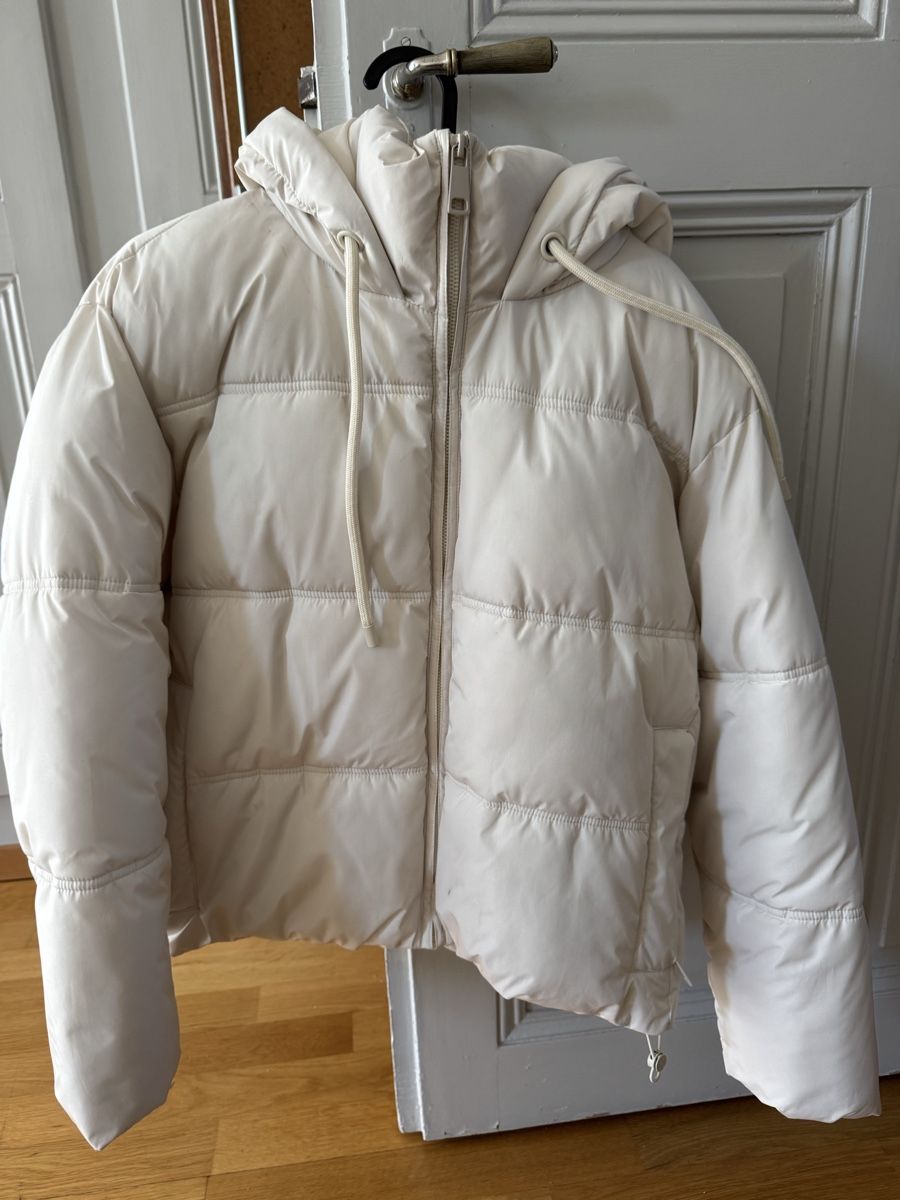 Zara Giacche: ZARA WHITE HOODED PUFFER JACKET – Usato da Bern venduto da FashionK92