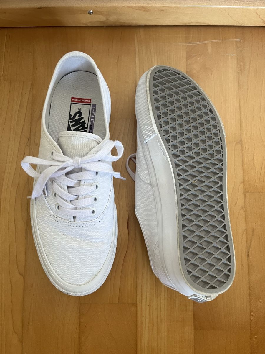 Vans Chaussures hommes: Vans Authentic – D'occasion à Sins par julesbreaktherules 3