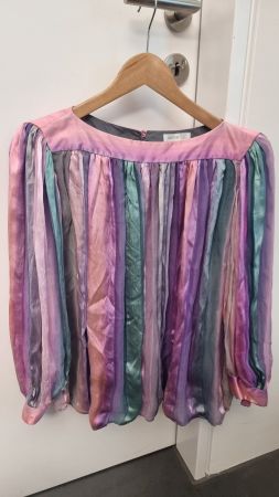 Akris Seidenbluse mit abnehmbarer Seidenblume Gr. 34
