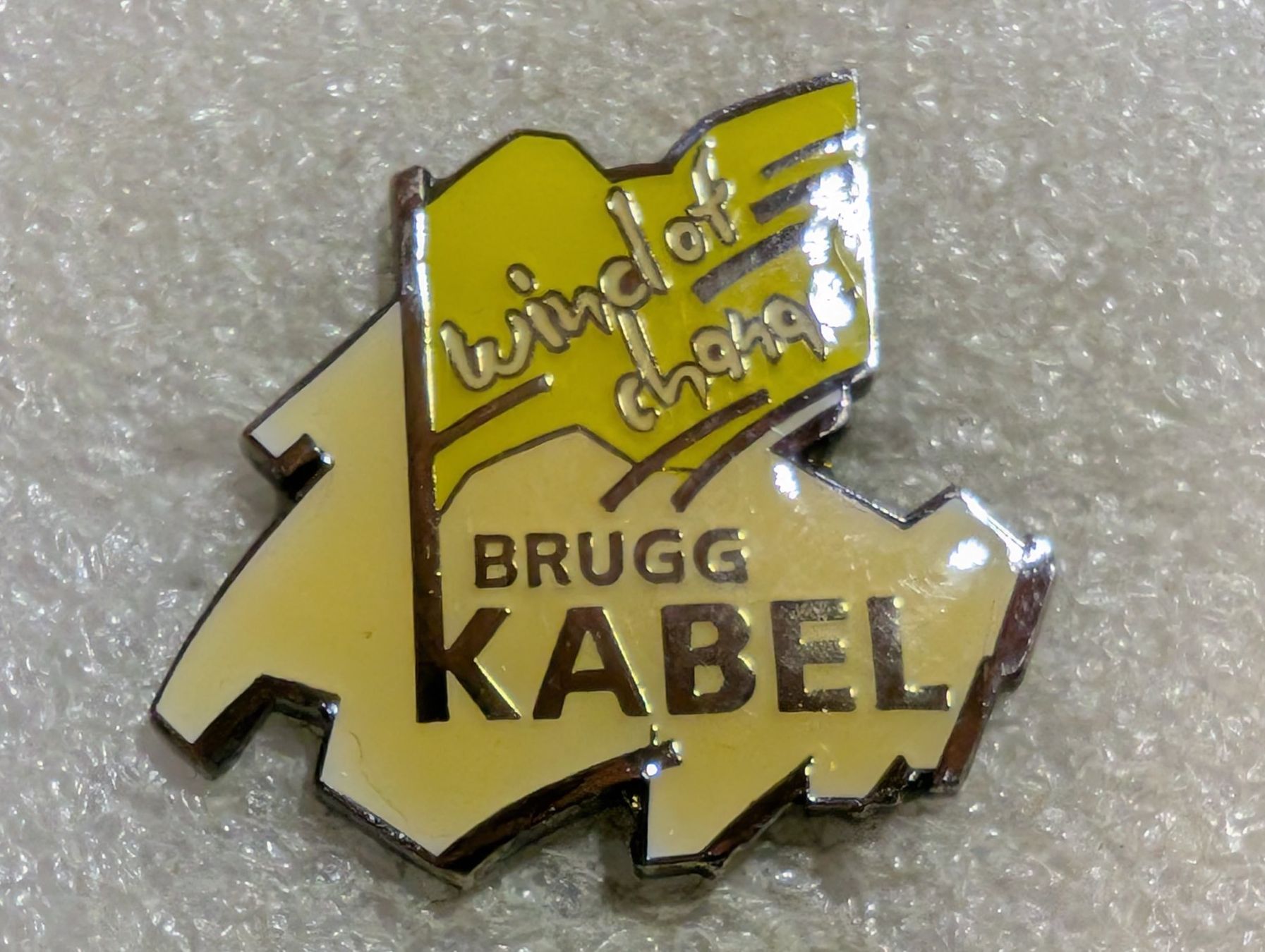 Placchette & Badge: Ansteckpin 193: Brugg Kabel – Usato da Oppligen venduto da Pin-Fall-Shop