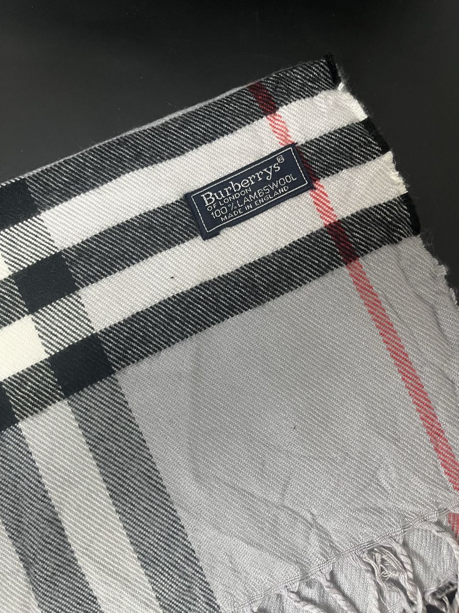 Burberry Schals: Écharpe Burberry Laine Gris – Gebraucht aus Les Avanchets von lunedeneige.shop 1
