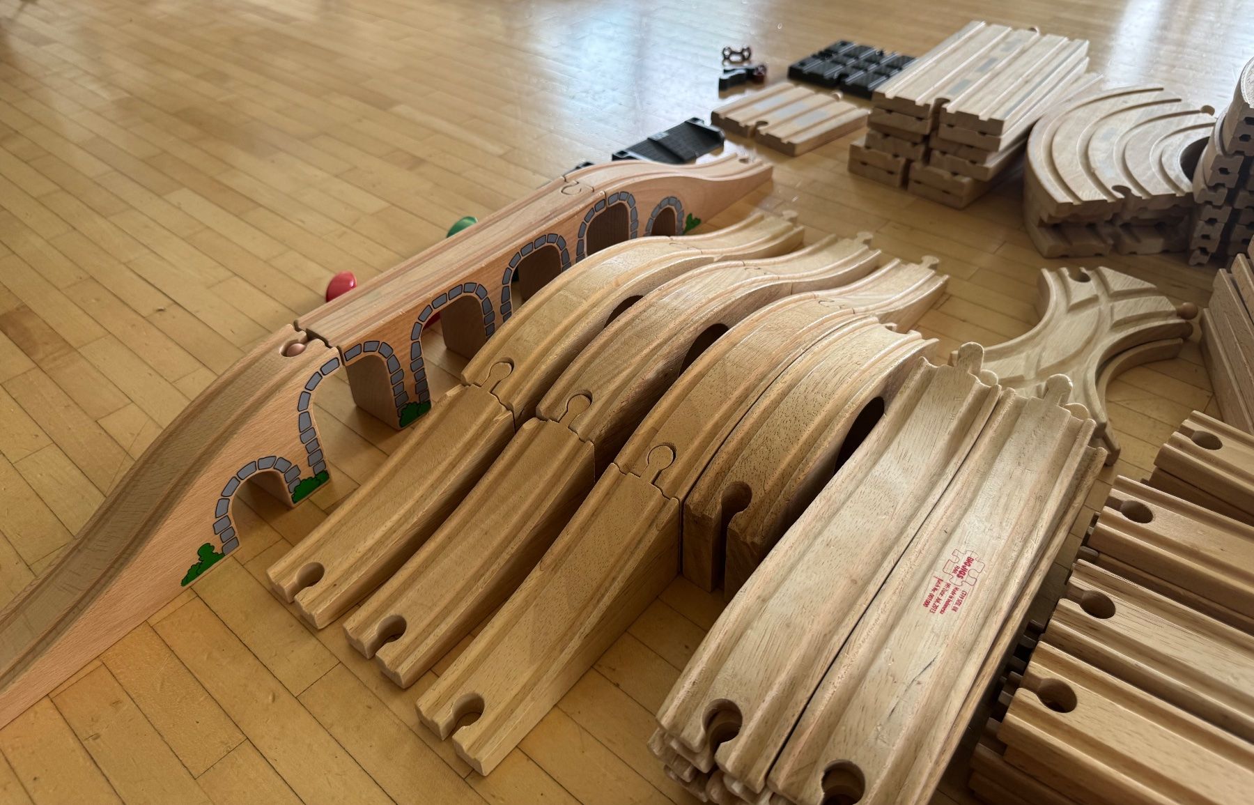 Brio Spielzeuge: Brio Eisenbahn mit viel Zubehör – Gebraucht aus Meilen von Ebi77 4