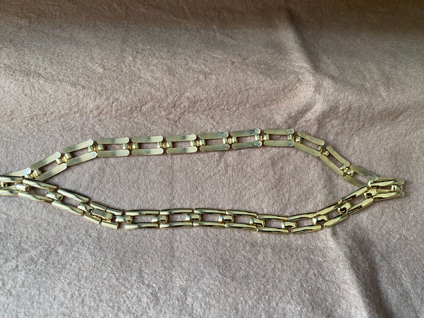 Ketten: Halskette, goldig, Modeschmuck, klassisch, 45cm – Gebraucht aus Gümligen von Primeselection 1
