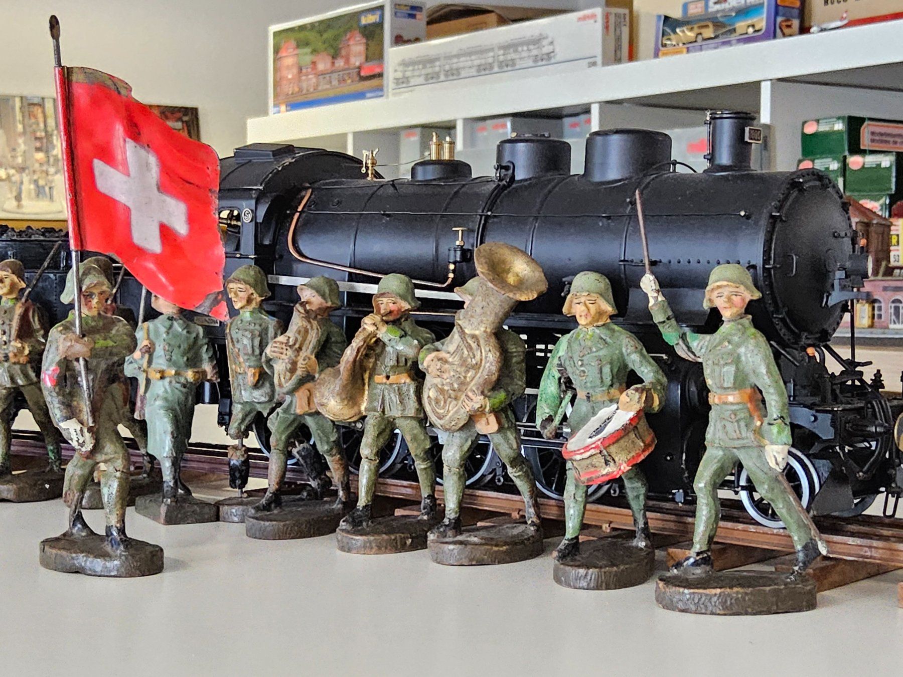 Statuette: schweizer Armee vor 1939 ___ 13 x Figuren Elastolin & Lineol – Usato da Uerikon venduto da Airport68