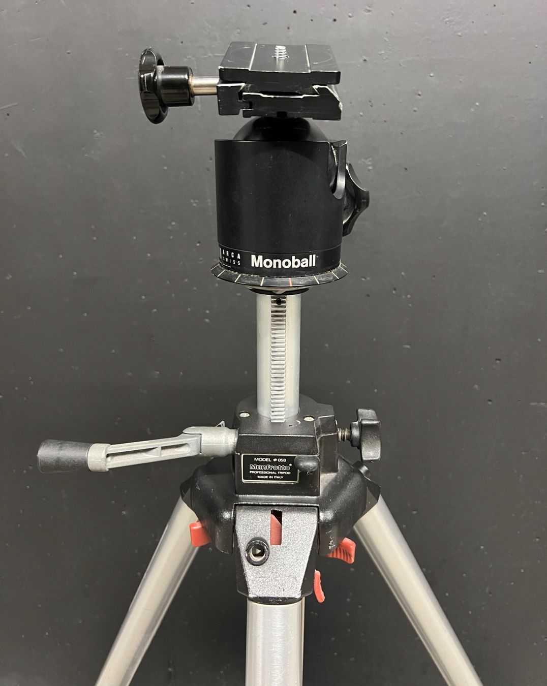 Treppiedi & Teste: Manfrotto Stativ mit Kugelkopf und Ablagebeutel – Usato da Engelberg venduto da TC55 3