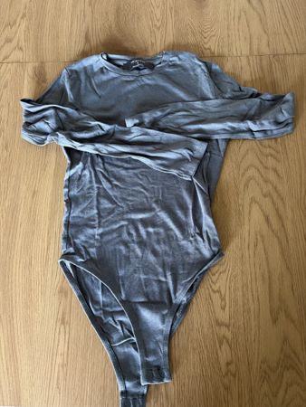 Grauer Langarm Body, Grösse S