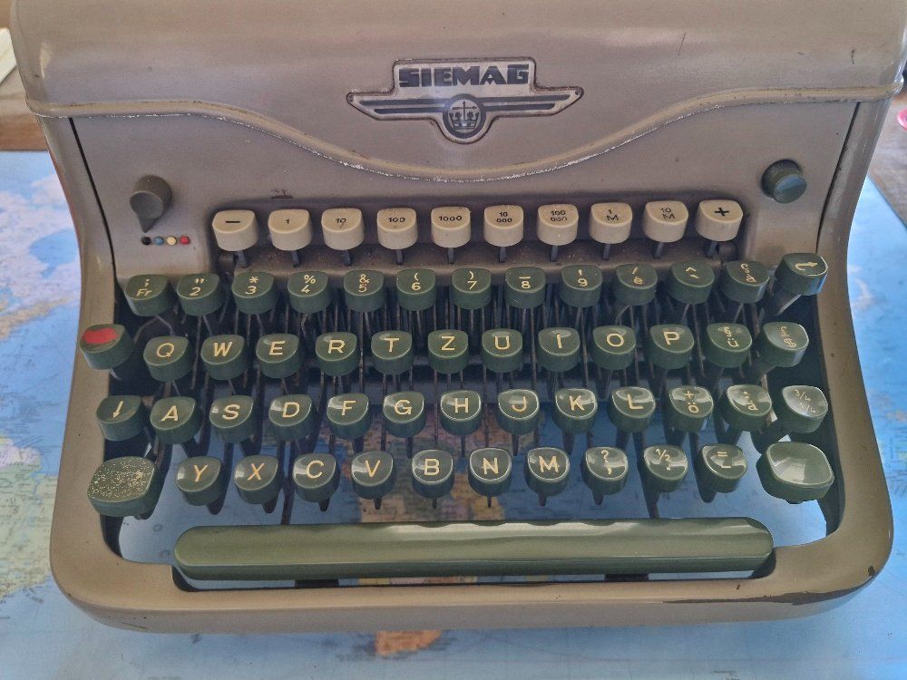 Schreibmaschinen: Antike Schreibmaschine FACIT SIEMAG de Luxe – Gebraucht aus Gerzensee von Neggimann