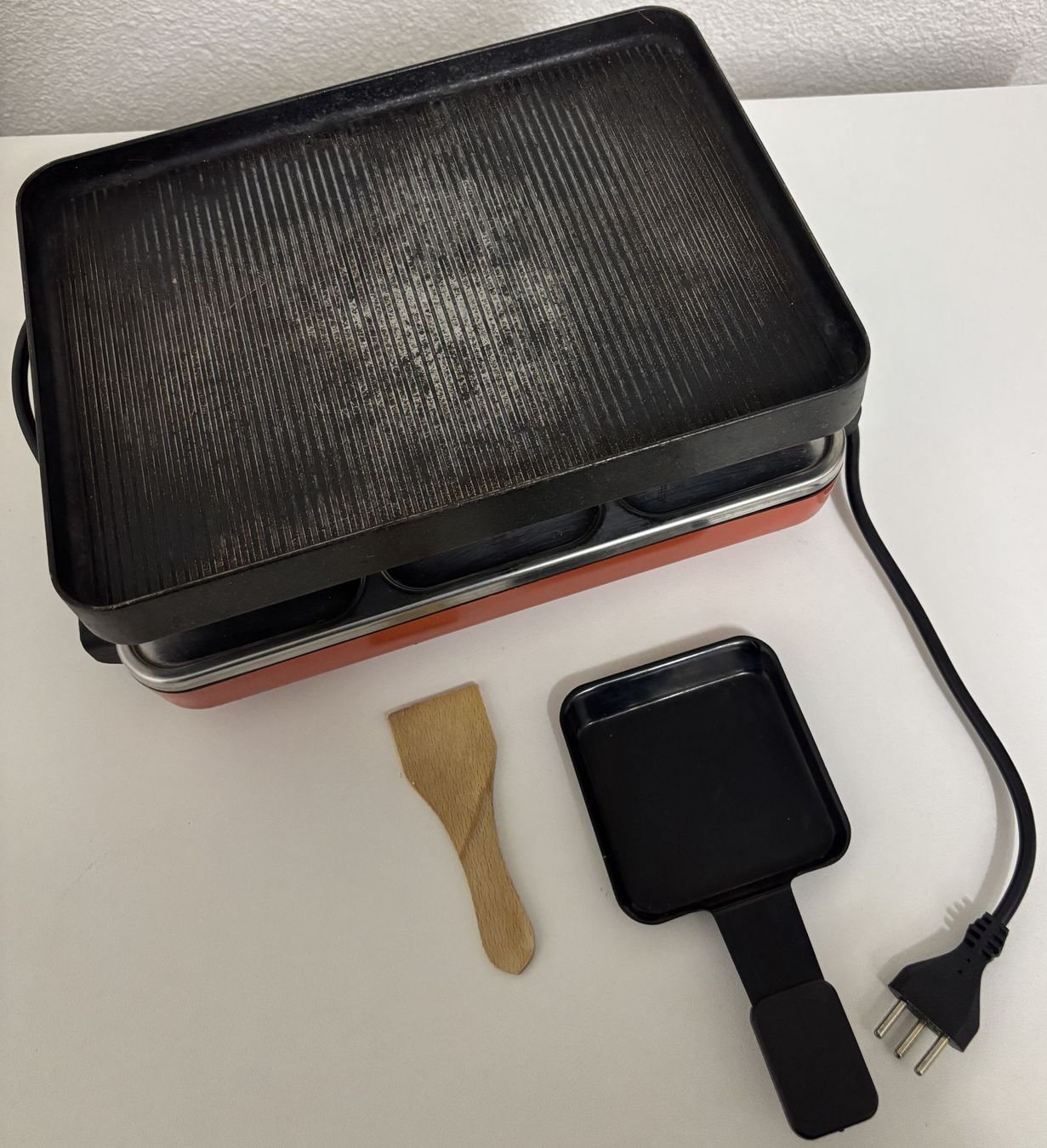 Küchengeräte: Raclette Ofen mit 6 Pfännchen – Gebraucht aus Buchs AG von SellAndBuyX