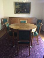 Tisch, 6 Stühle mit Buffet